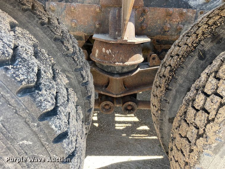 image for item OG9979 2000 Freightliner  FL80 roll-off container truck