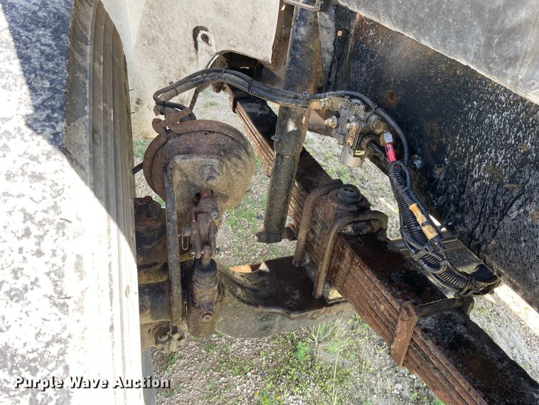 image for item OG9979 2000 Freightliner  FL80 roll-off container truck