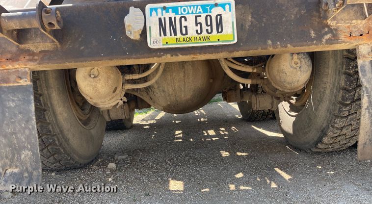 image for item OG9979 2000 Freightliner  FL80 roll-off container truck