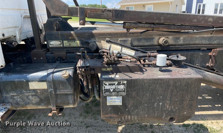 image for item OG9979 2000 Freightliner  FL80 roll-off container truck