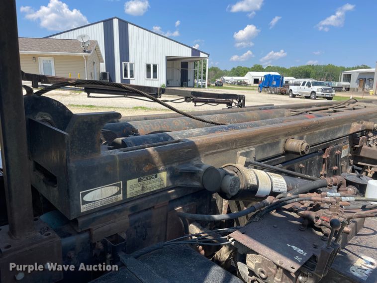 image for item OG9979 2000 Freightliner  FL80 roll-off container truck