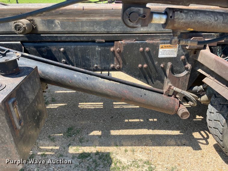 image for item OG9979 2000 Freightliner  FL80 roll-off container truck