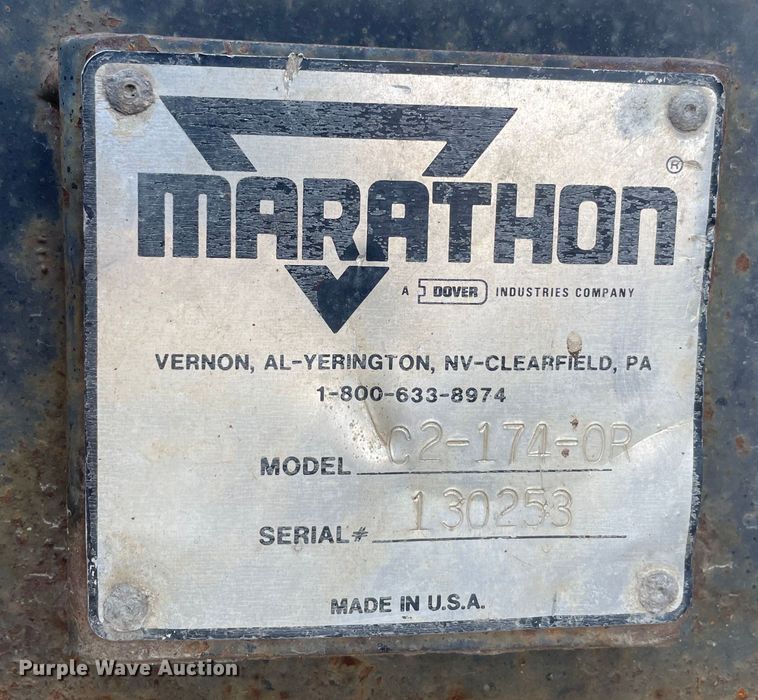 image for item OG9979 2000 Freightliner  FL80 roll-off container truck