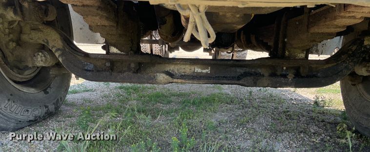 image for item OG9979 2000 Freightliner  FL80 roll-off container truck