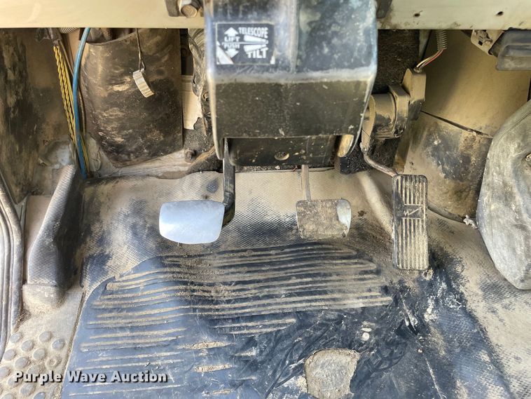 image for item OG9979 2000 Freightliner  FL80 roll-off container truck