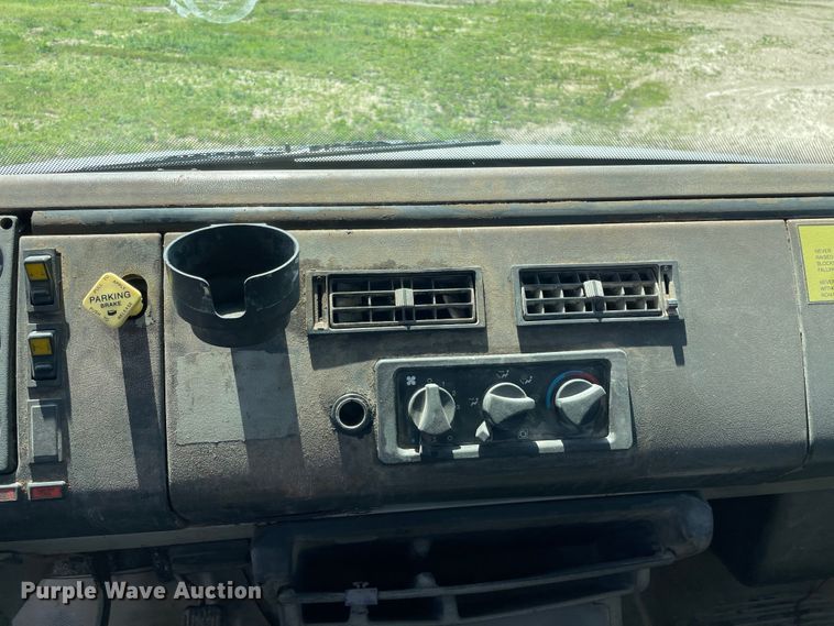 image for item OG9979 2000 Freightliner  FL80 roll-off container truck