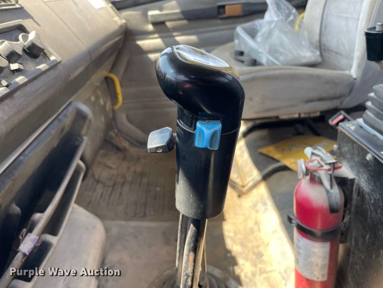 image for item OG9979 2000 Freightliner  FL80 roll-off container truck