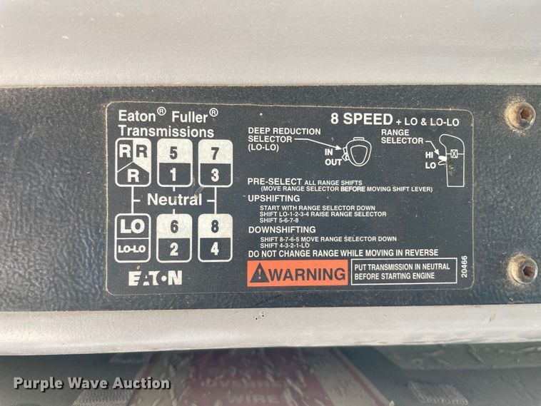 image for item OG9979 2000 Freightliner  FL80 roll-off container truck