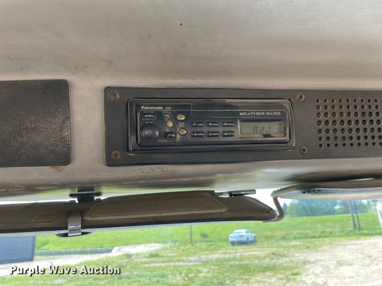 image for item OG9979 2000 Freightliner  FL80 roll-off container truck