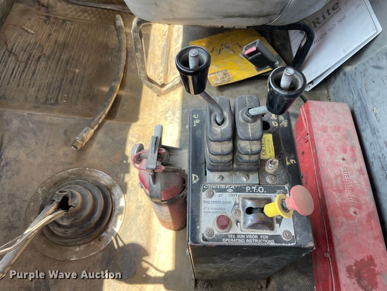 image for item OG9979 2000 Freightliner  FL80 roll-off container truck