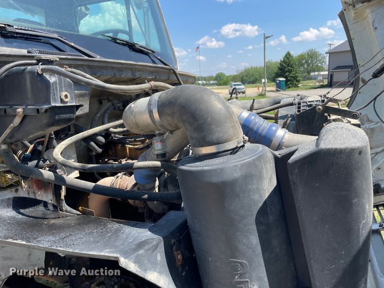 image for item OG9979 2000 Freightliner  FL80 roll-off container truck