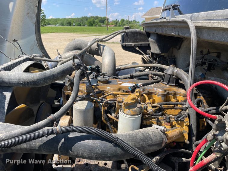 image for item OG9979 2000 Freightliner  FL80 roll-off container truck