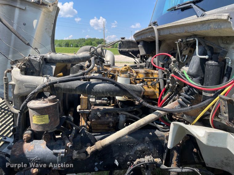 image for item OG9979 2000 Freightliner  FL80 roll-off container truck