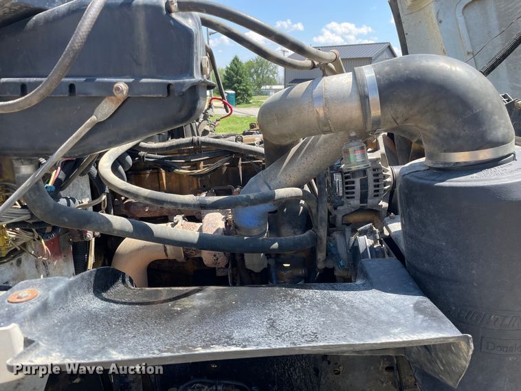 image for item OG9979 2000 Freightliner  FL80 roll-off container truck