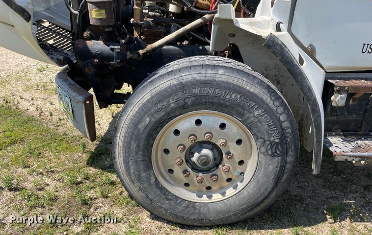 image for item OG9979 2000 Freightliner  FL80 roll-off container truck