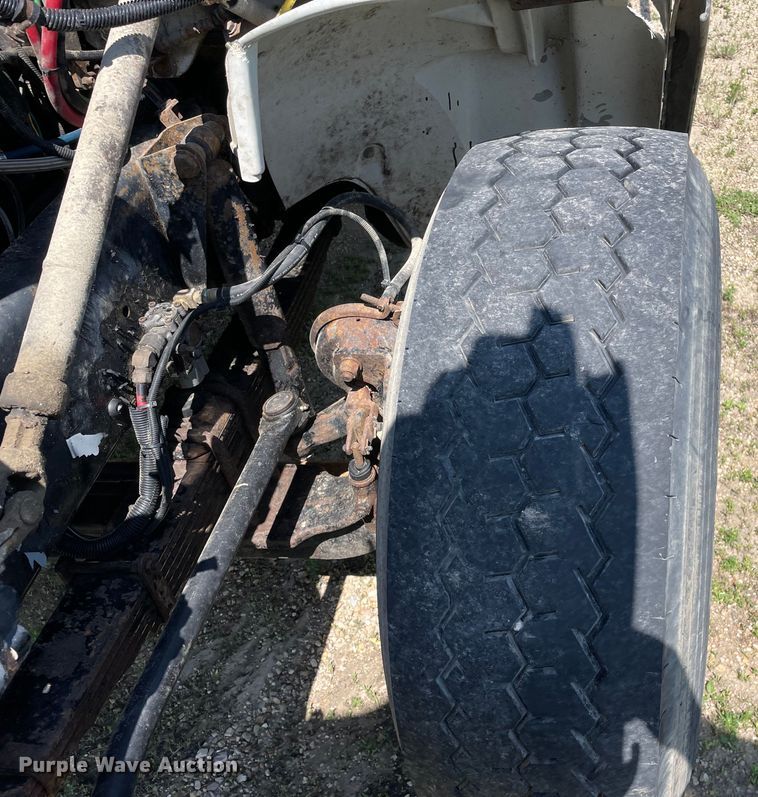 image for item OG9979 2000 Freightliner  FL80 roll-off container truck