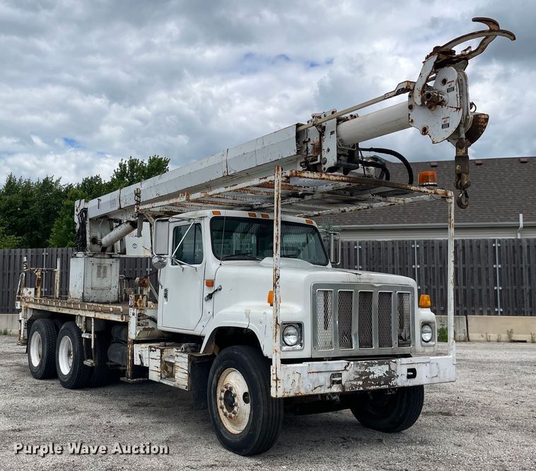 image for item OG9986 1998 International  2554 digger derrick truck