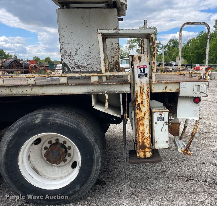 image for item OG9986 1998 International  2554 digger derrick truck