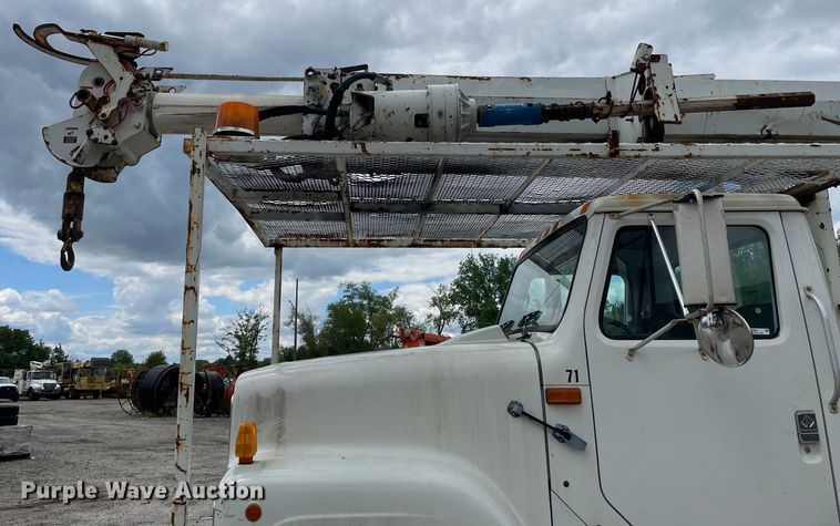 image for item OG9986 1998 International  2554 digger derrick truck