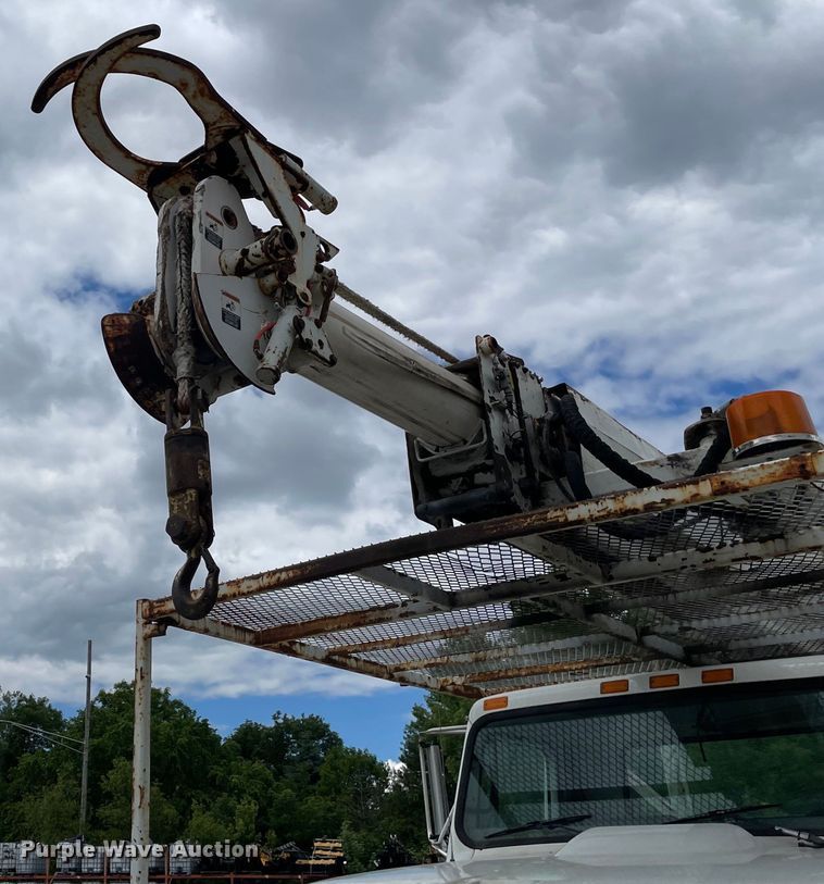 image for item OG9986 1998 International  2554 digger derrick truck