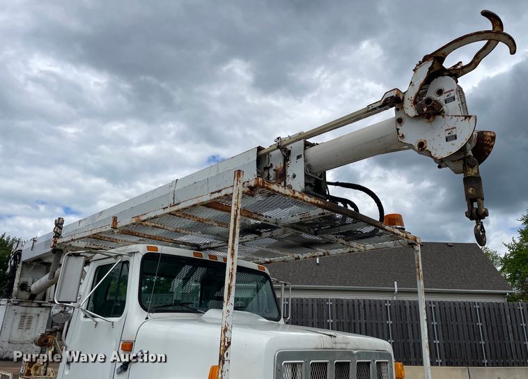 image for item OG9986 1998 International  2554 digger derrick truck