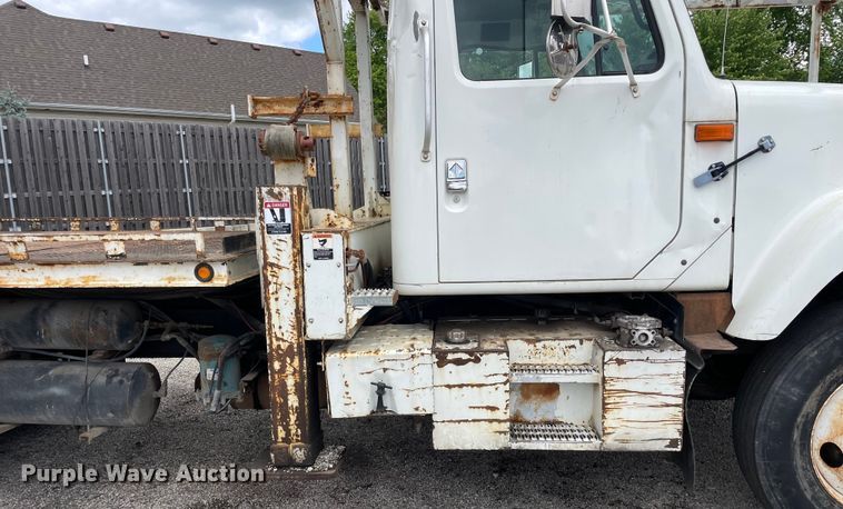 image for item OG9986 1998 International  2554 digger derrick truck