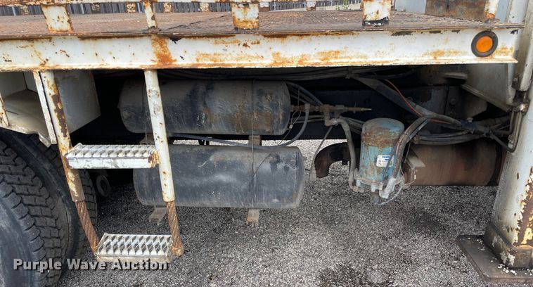 image for item OG9986 1998 International  2554 digger derrick truck