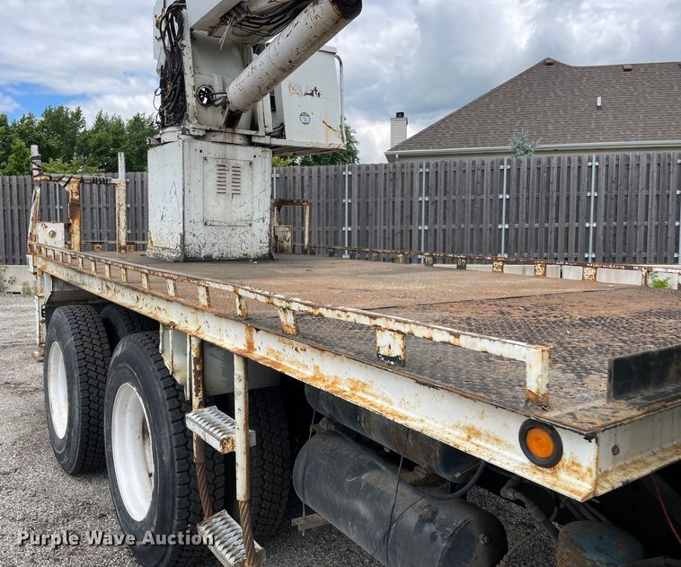 image for item OG9986 1998 International  2554 digger derrick truck