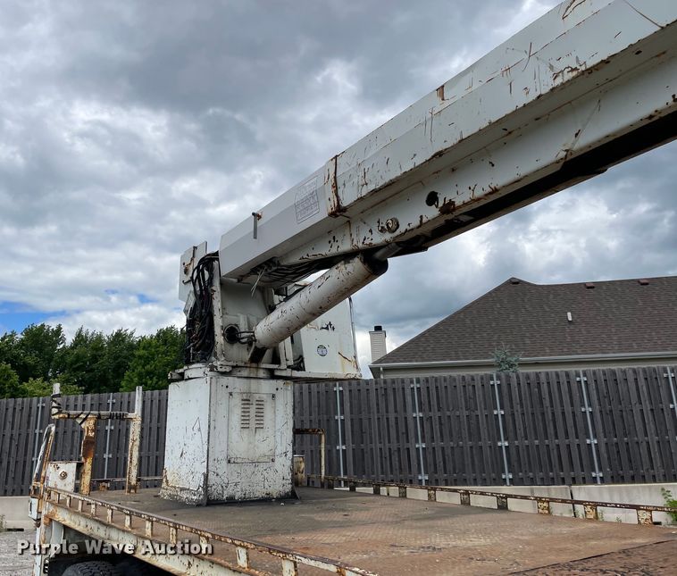 image for item OG9986 1998 International  2554 digger derrick truck