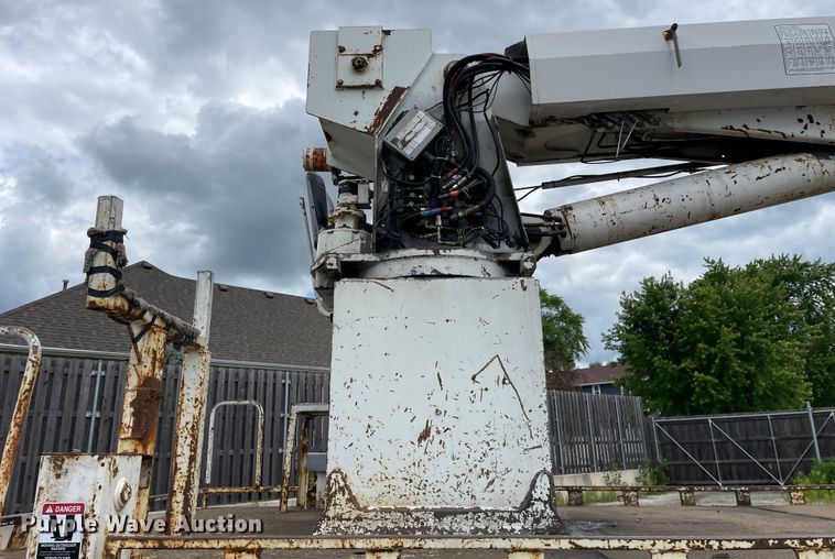 image for item OG9986 1998 International  2554 digger derrick truck