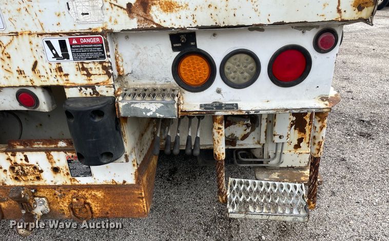 image for item OG9986 1998 International  2554 digger derrick truck