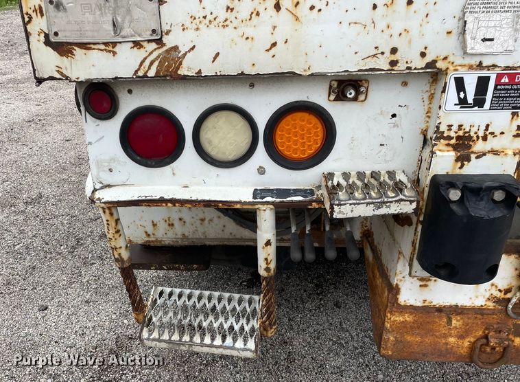 image for item OG9986 1998 International  2554 digger derrick truck