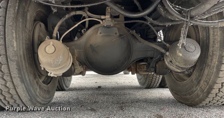 image for item OG9986 1998 International  2554 digger derrick truck