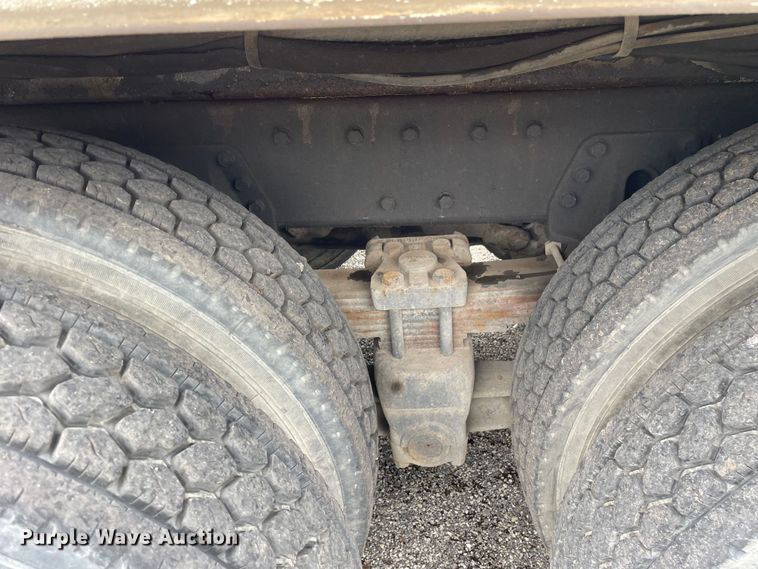 image for item OG9986 1998 International  2554 digger derrick truck