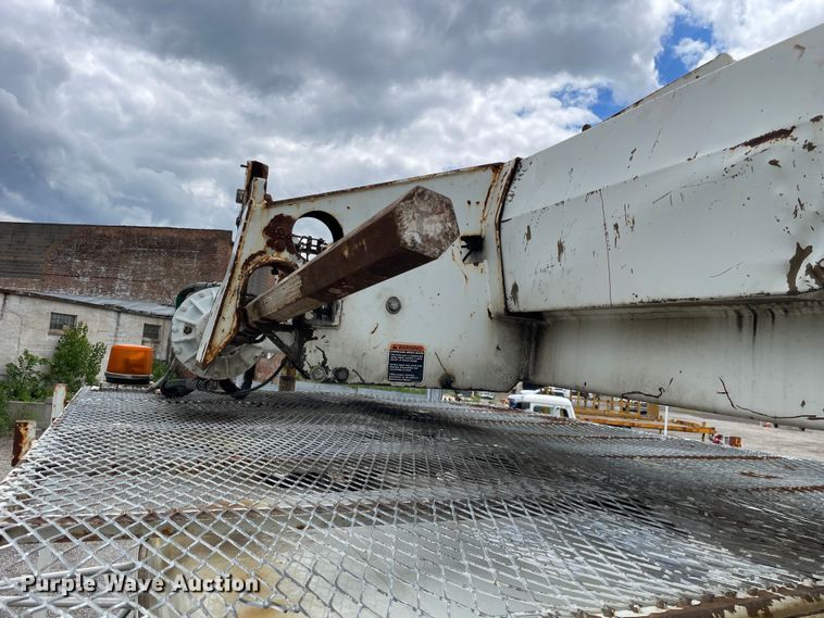 image for item OG9986 1998 International  2554 digger derrick truck