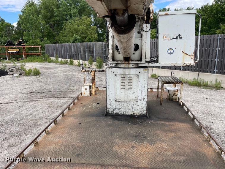 image for item OG9986 1998 International  2554 digger derrick truck