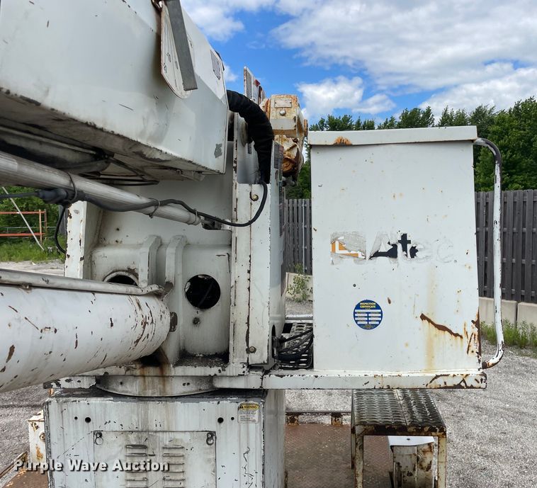 image for item OG9986 1998 International  2554 digger derrick truck