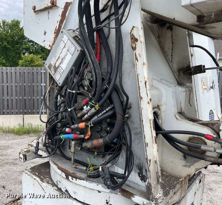 image for item OG9986 1998 International  2554 digger derrick truck