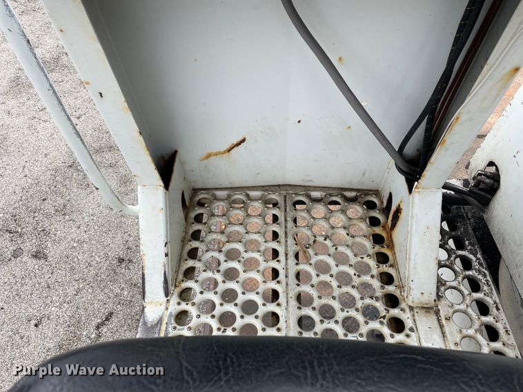 image for item OG9986 1998 International  2554 digger derrick truck