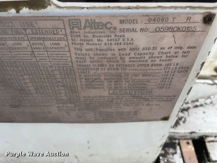 image for item OG9986 1998 International  2554 digger derrick truck