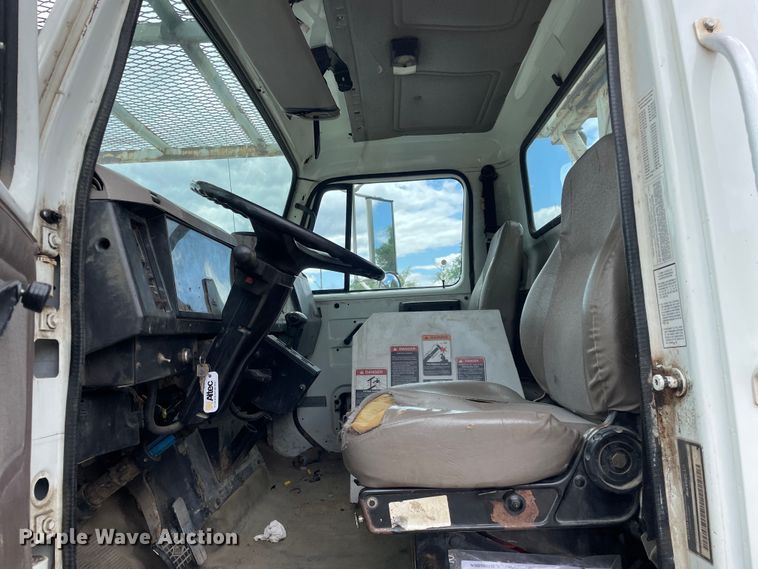 image for item OG9986 1998 International  2554 digger derrick truck