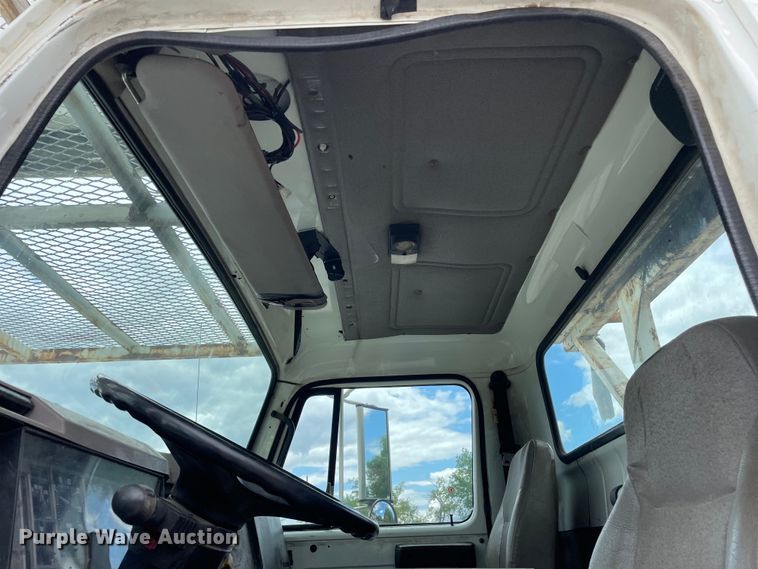 image for item OG9986 1998 International  2554 digger derrick truck