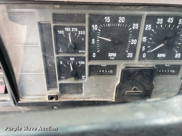 image for item OG9986 1998 International  2554 digger derrick truck