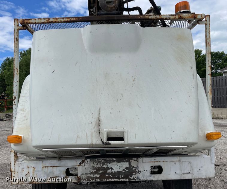 image for item OG9986 1998 International  2554 digger derrick truck