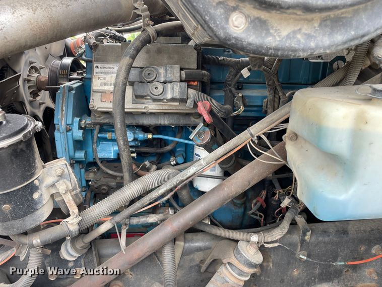 image for item OG9986 1998 International  2554 digger derrick truck