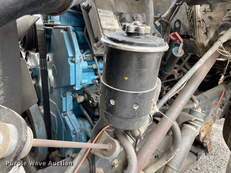 image for item OG9986 1998 International  2554 digger derrick truck