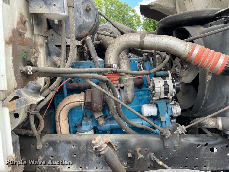 image for item OG9986 1998 International  2554 digger derrick truck