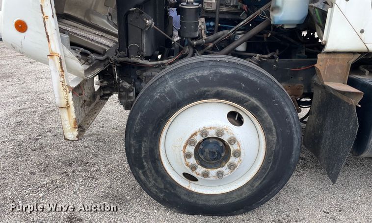 image for item OG9986 1998 International  2554 digger derrick truck