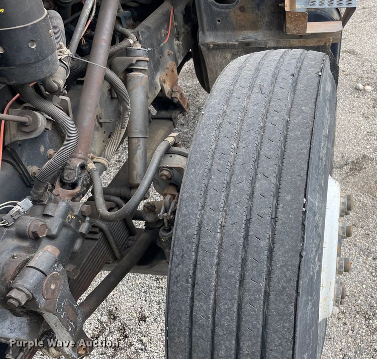 image for item OG9986 1998 International  2554 digger derrick truck