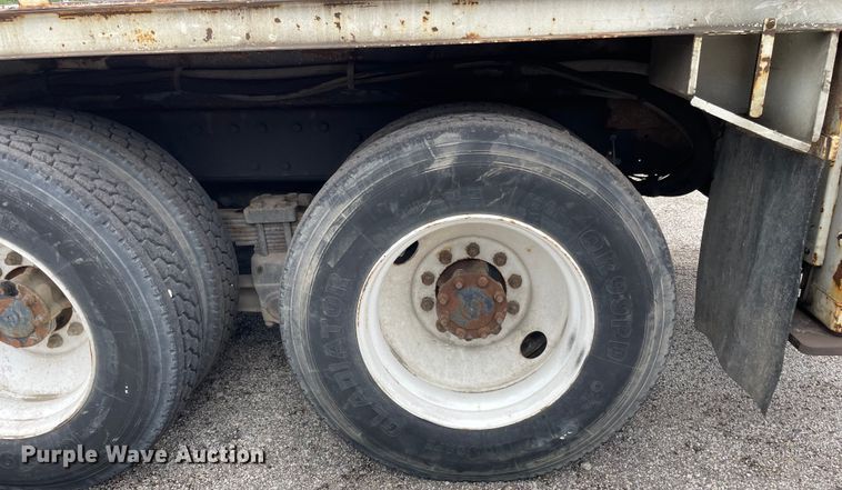 image for item OG9986 1998 International  2554 digger derrick truck